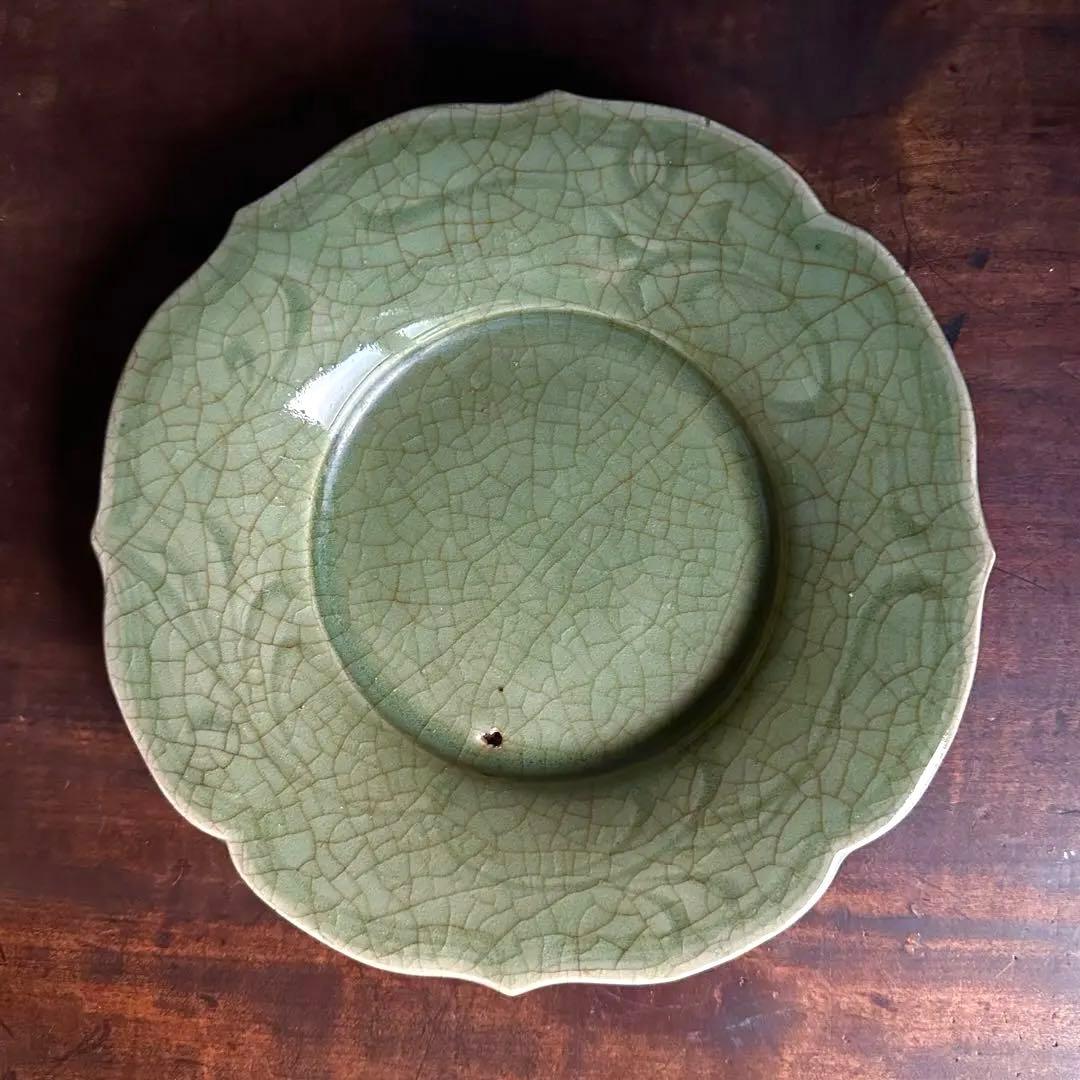 希少 青磁 平鉢 龍泉窯 陰刻 中国古玩 七官青磁 明〜清代初期 共箱