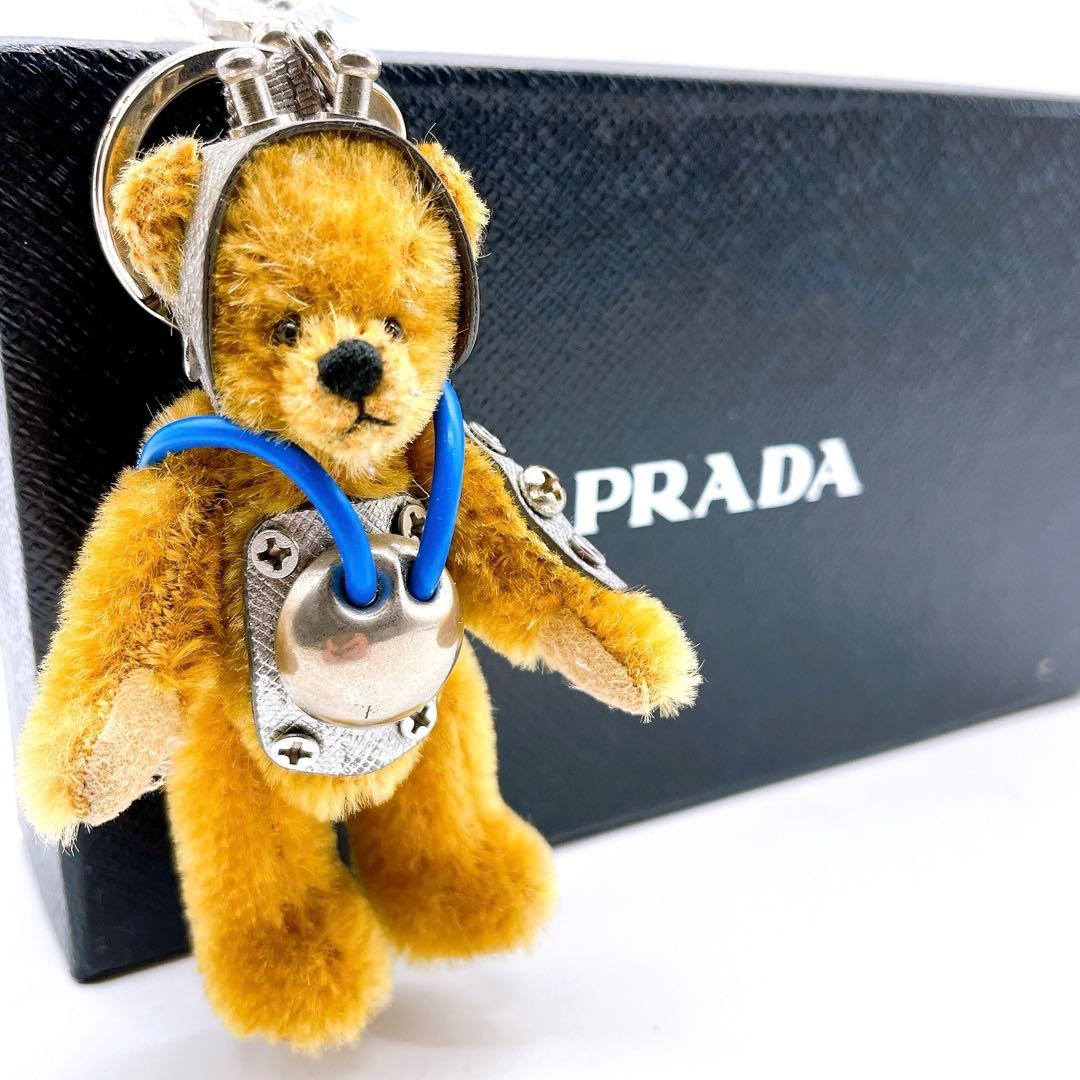 PRADA プラダ テディベア くま キーホルダー　三角プレート　キーリング