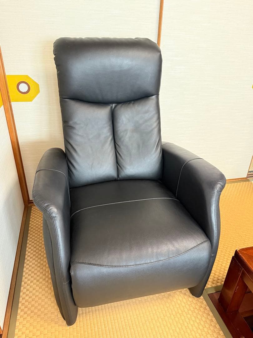 ニトリ 1人用電動リクライニングソファ・コンフェ革BK（黒）