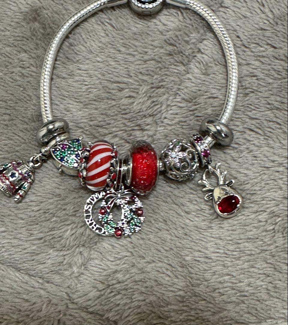 Pandoraクリスマスチャームブレスレット