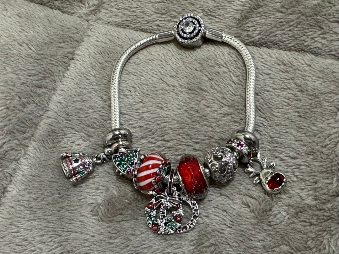 Pandoraクリスマスチャームブレスレット