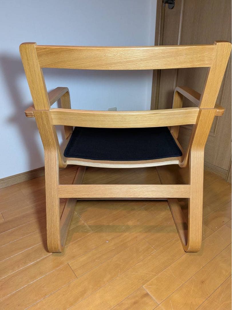 ■送料込■無印 リビングでもダイニングでもつかえるソファチェア アームイス紺色