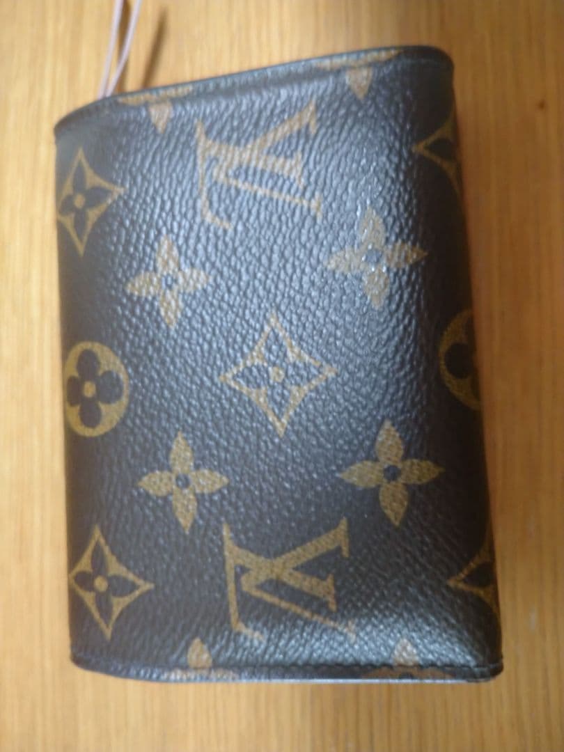 LOUIS VUITTON 三つ折り財布 イニシャル入り 少々難あり