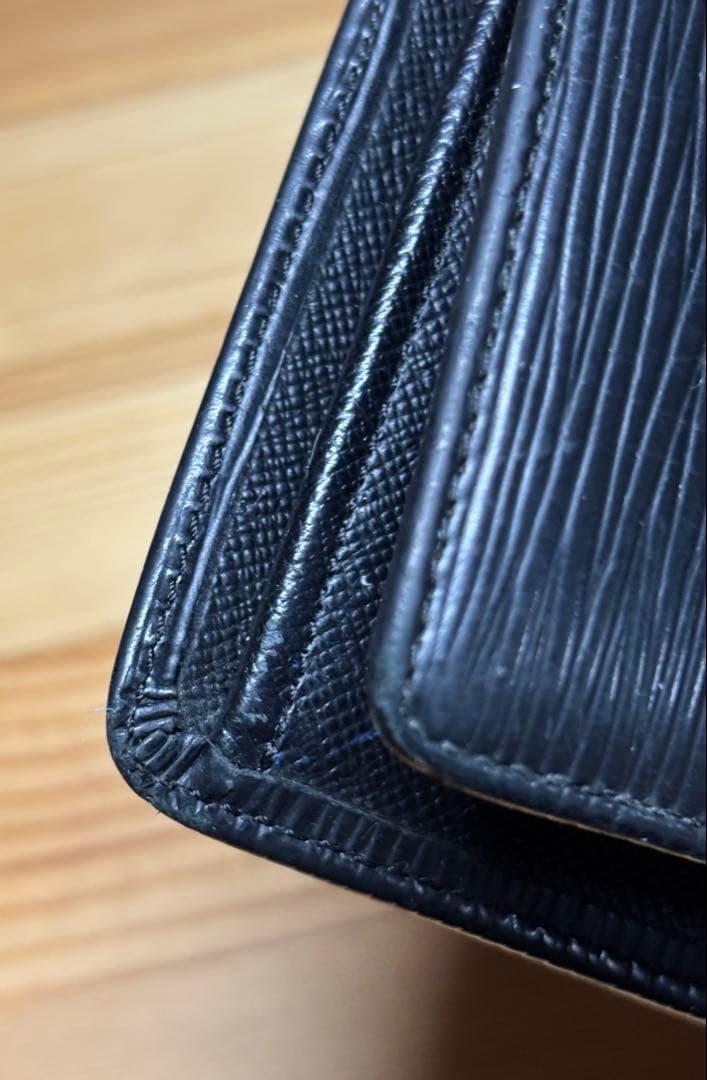 ルイヴィトン エピ ポルトフォイユ・ブラザ ノワール ブラック　長財布