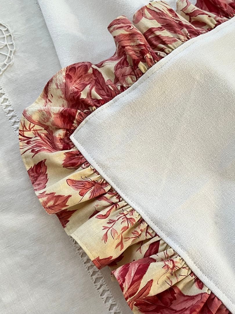 【美品】フランスアンティーク 手刺繍モノグラム テーブルクロス 赤のフリル付