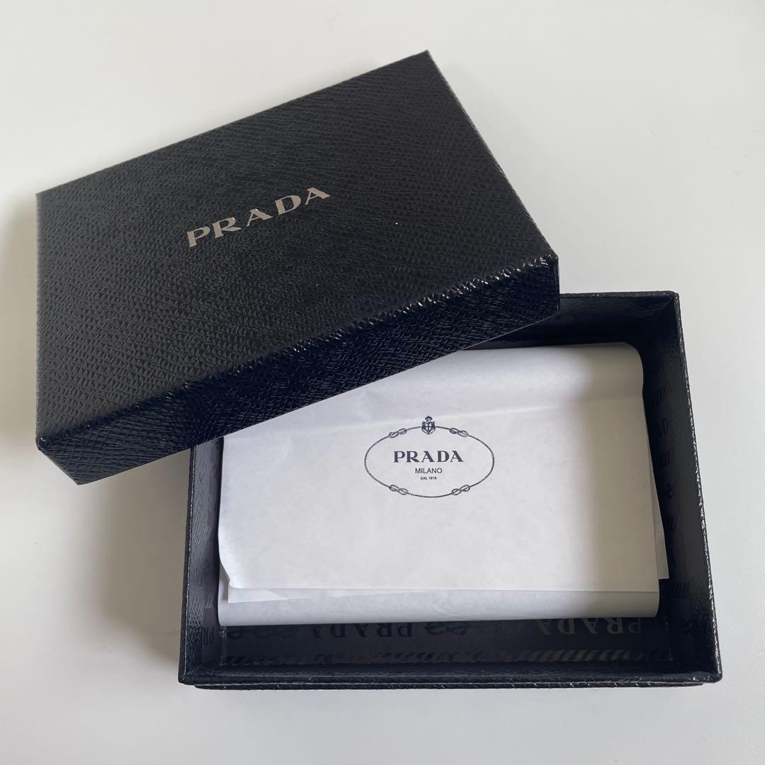 【未使用級】プラダ マネークリップ トライアングル サフィアーノ 2MN077