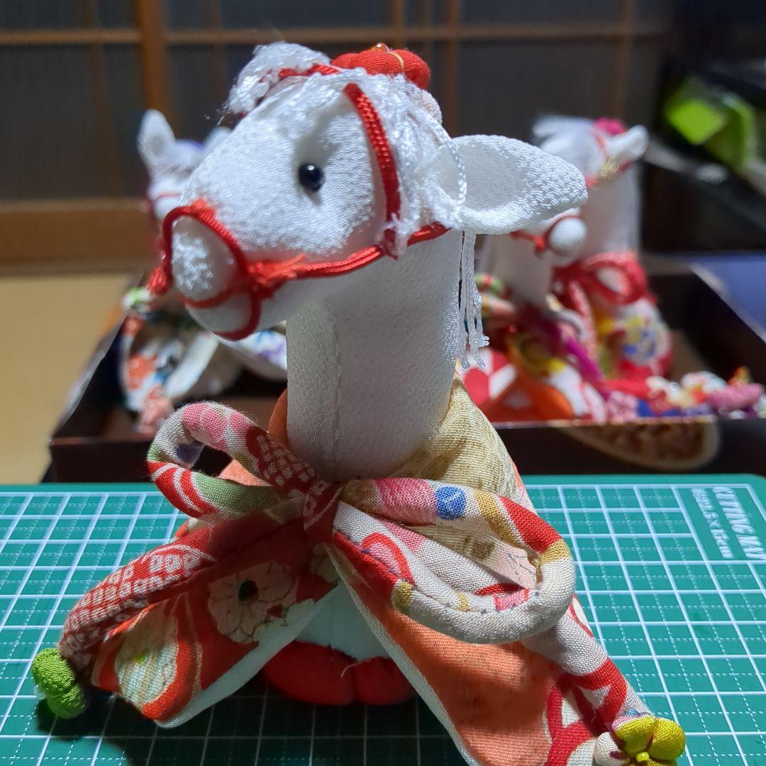 ８−2令和八年干支着物お召しの白馬