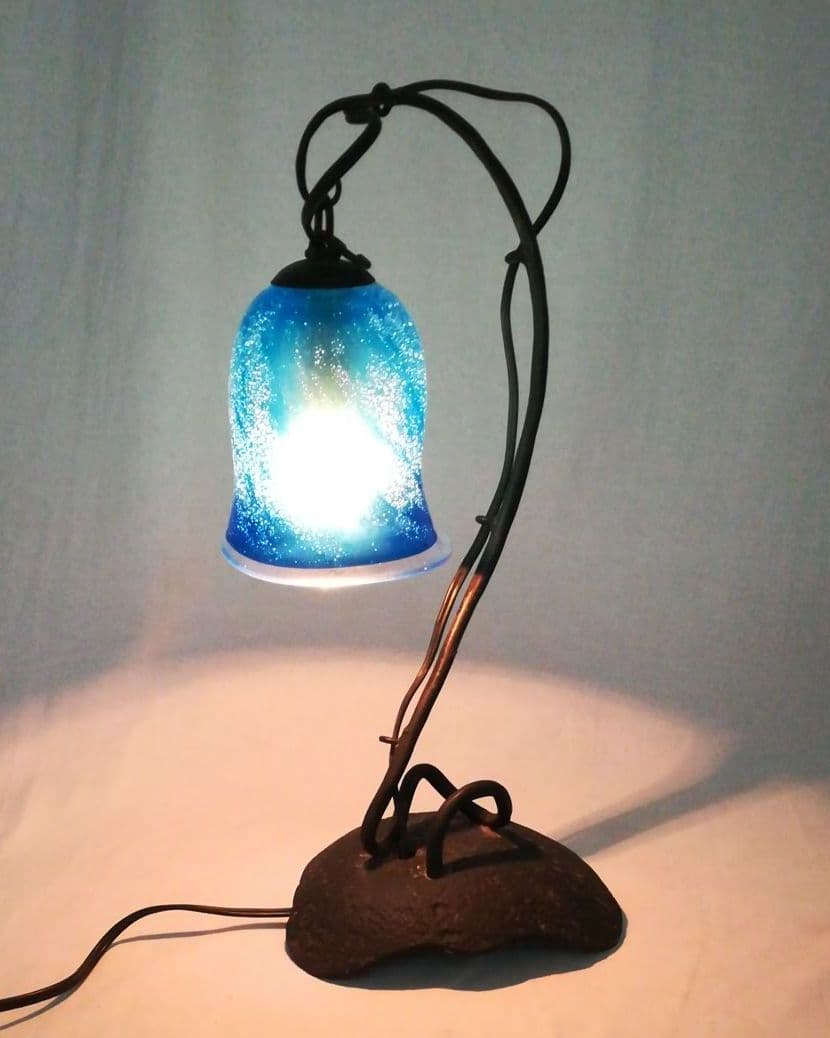 気泡たっぷり　すずらん　卓上ランプ　ガラスランプ