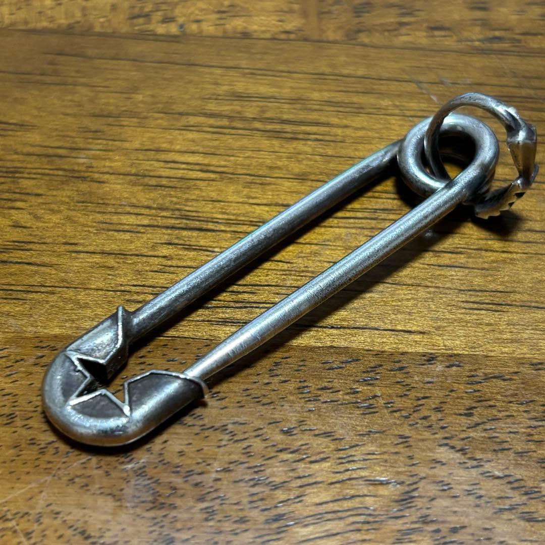 コディサンダーソン　ピンナップスター　セーフティーピン　ネックレス