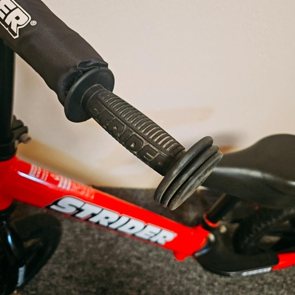 【美品】ストライダー　12　日本正規品　赤　キックバイク