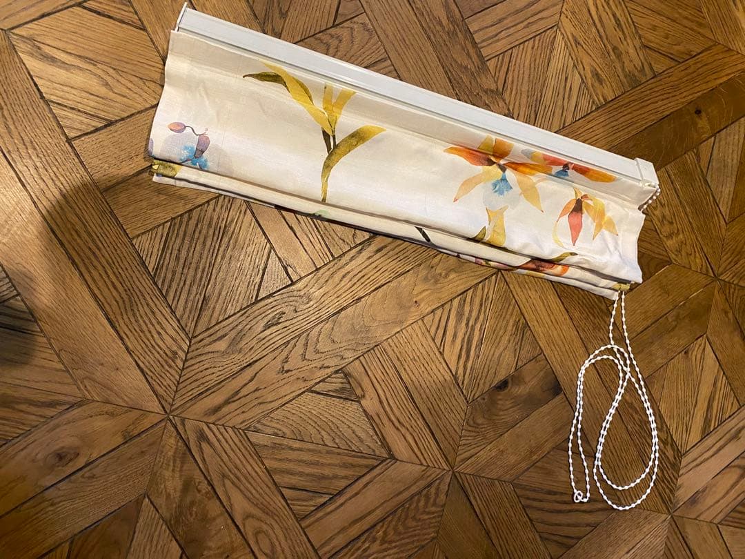 モーリスロールカーテン3セット、表示価額は、一つのみ