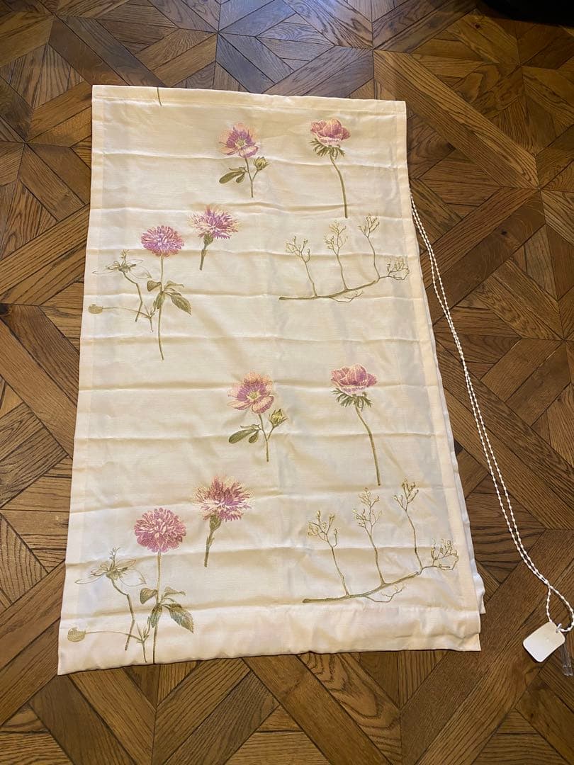 モーリスロールカーテン3セット、表示価額は、一つのみ