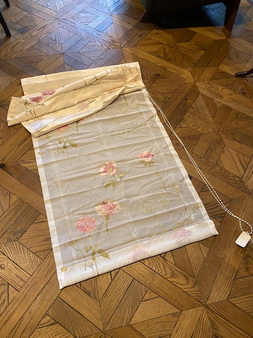 モーリスロールカーテン3セット、表示価額は、一つのみ