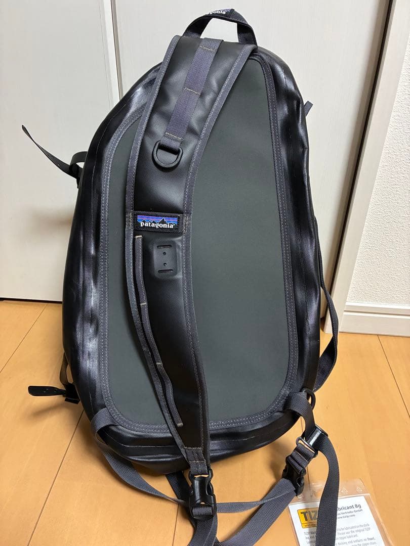 美品 patagonia SP17 ストームフロントスリング ブラック