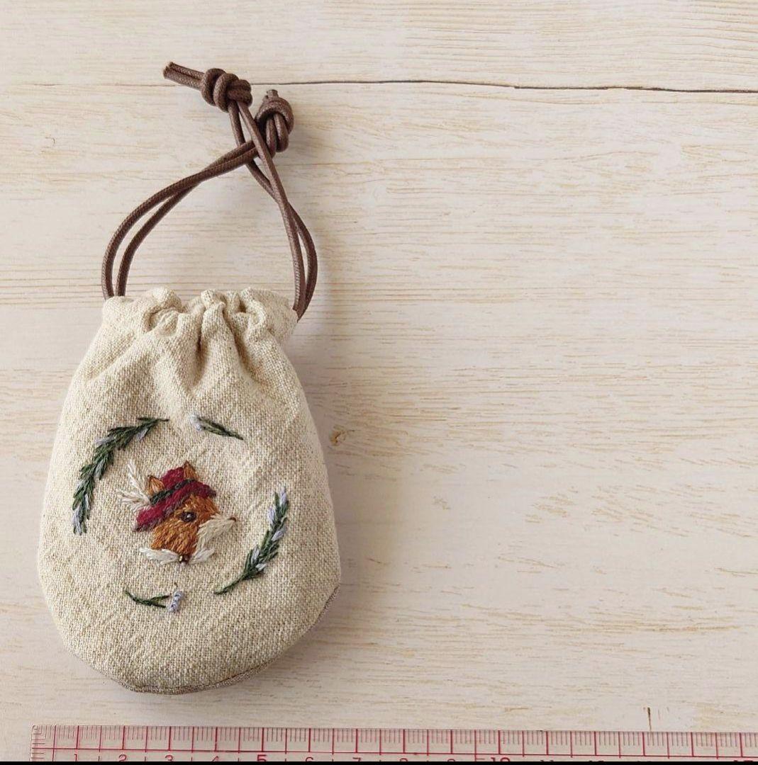 ちっちゃな巾着サシェ/詰替タイプ【羽根付き帽子のきつねさん】