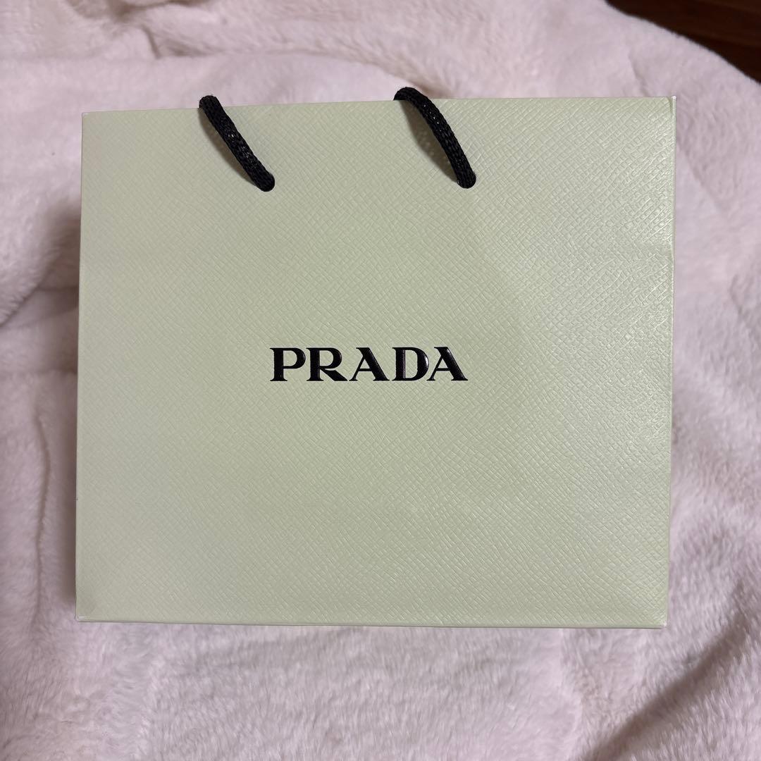 美品PRADA オードパルファム 30ml ギフトバッグ、サンプル付き