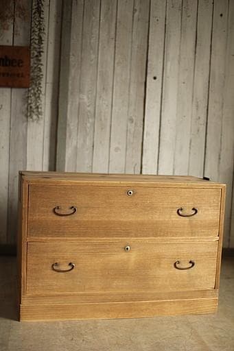 味のある木製の引き出し2段　チェスト　桐箪笥　タンス　収納　古家具　古民家