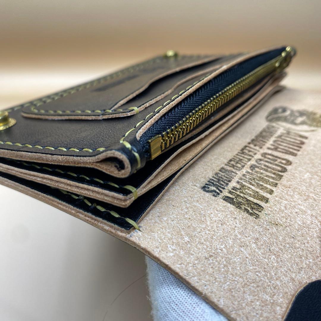 【無骨×上質】3層 丘染めブラック／ミドルトラッカーウォレットMTW