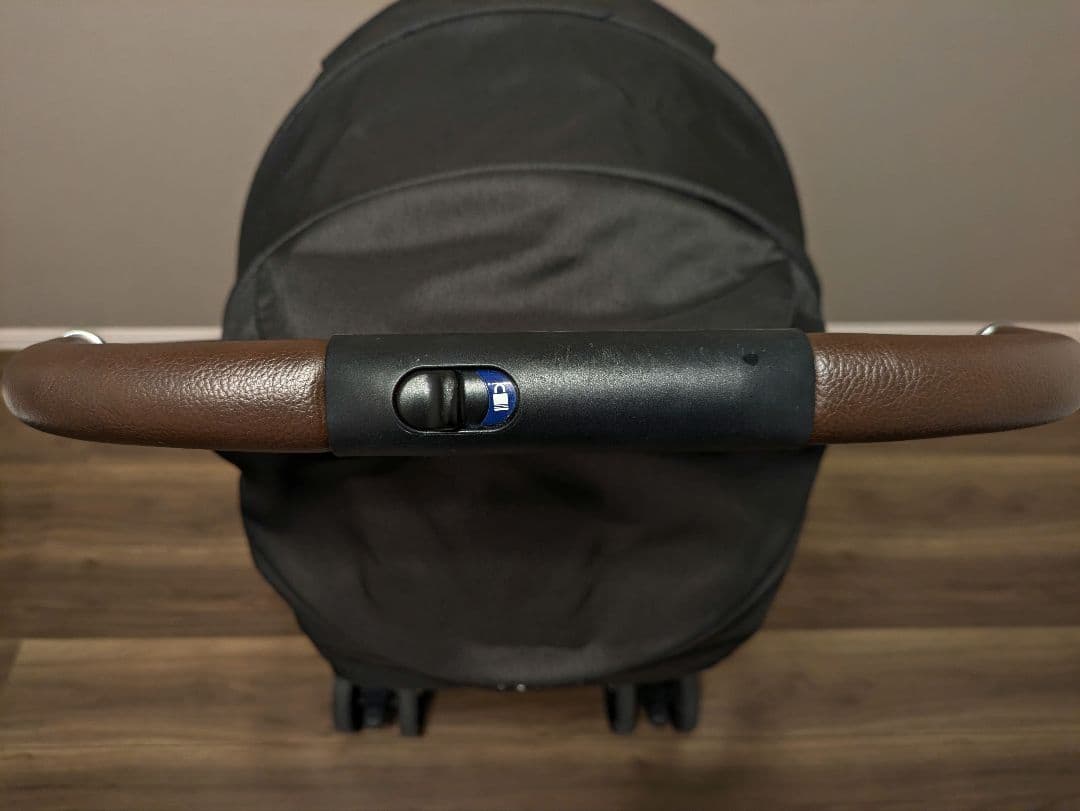 【美品】Aprica ラクーナ クッションフリー ブラック AB型