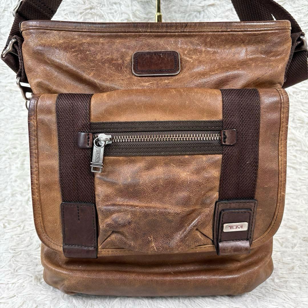 トゥミ　クロスボディバッグ　ショルダーバッグ　ヴィンテージ加工　レザー　ブラウン