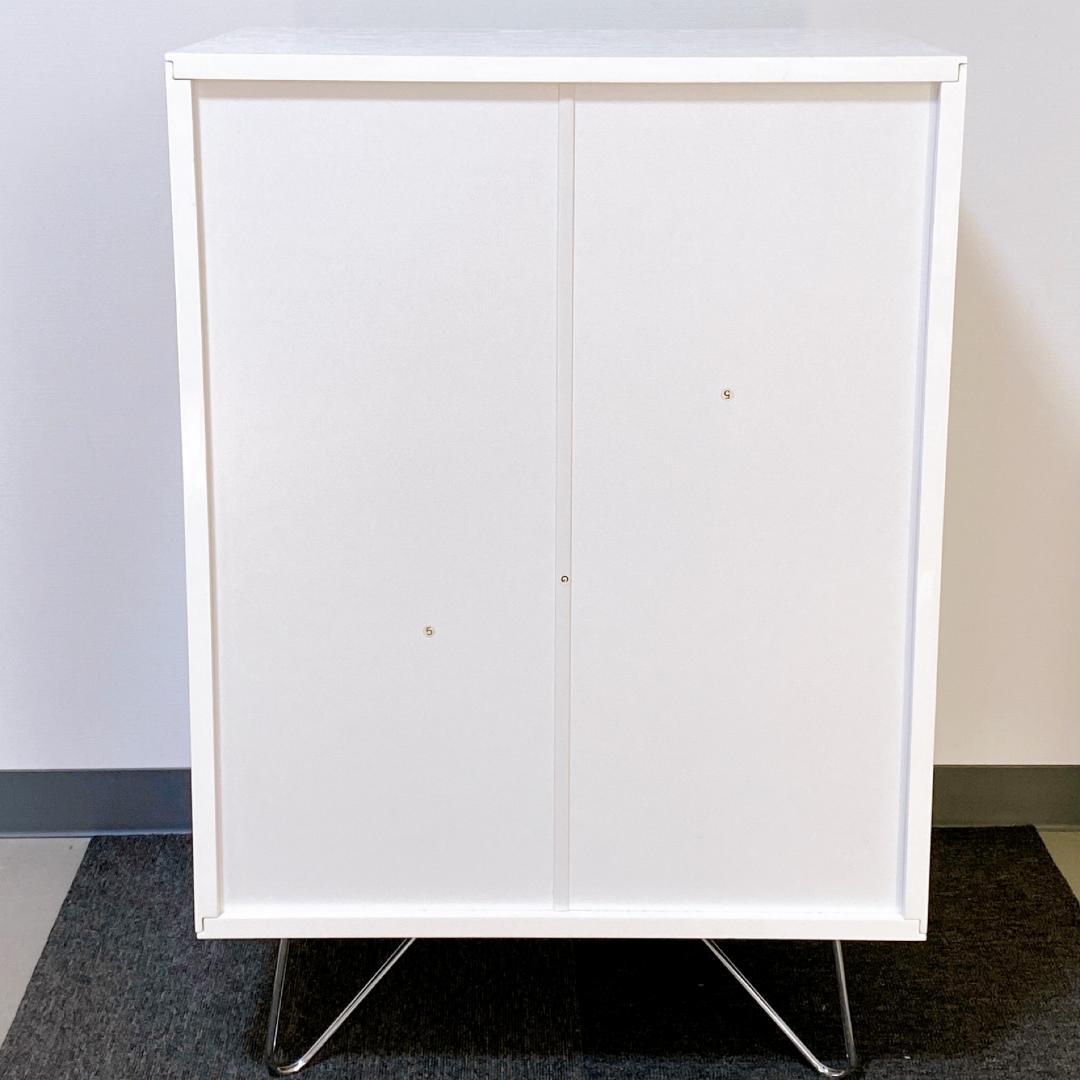 コチハル　ホワイトチェスト 鏡面加工 脚が金属のオシャレ使用