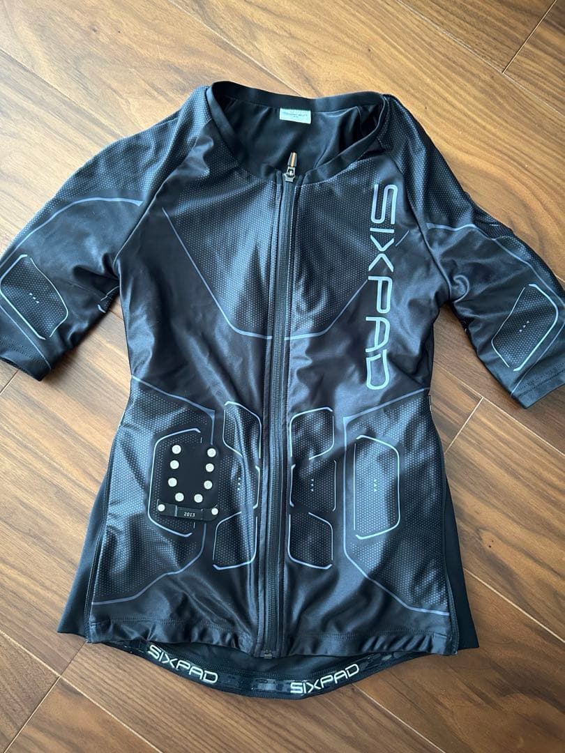 【箱あり】シックスパッド　パワースーツ　トップ Mサイズ