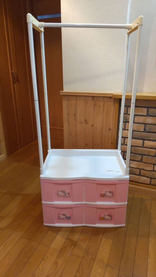 ハローキティ　チェストハンガーラック　アイリスオーヤマ　収納　引出し　サンリオ