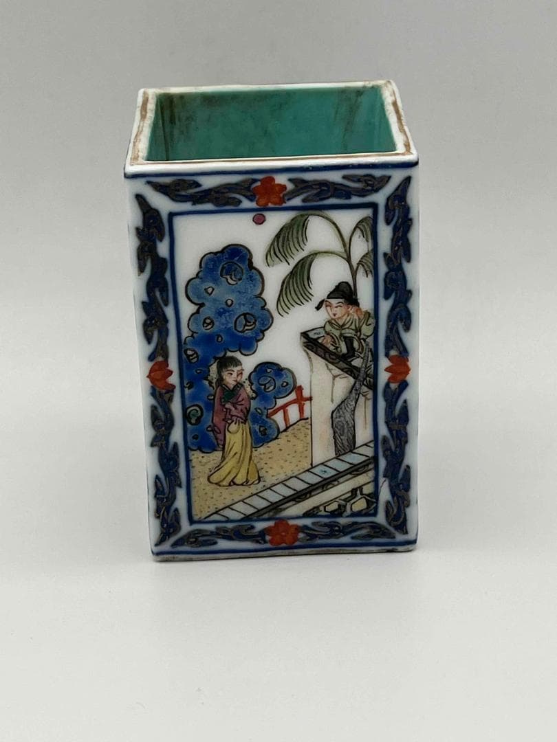 清乾隆時代【大清乾隆年製】在銘 琺瑯彩松石緑釉人物文四方筆筒 西廂記 (F-2)
