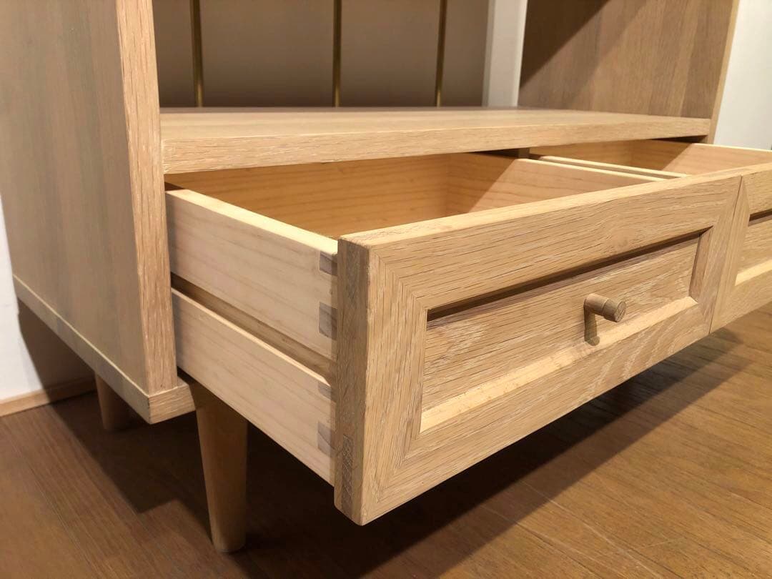 工房製作 オーク無垢 楢無垢材 本棚 飾り棚 真鍮 ホワイトオイル仕上 店舗什器