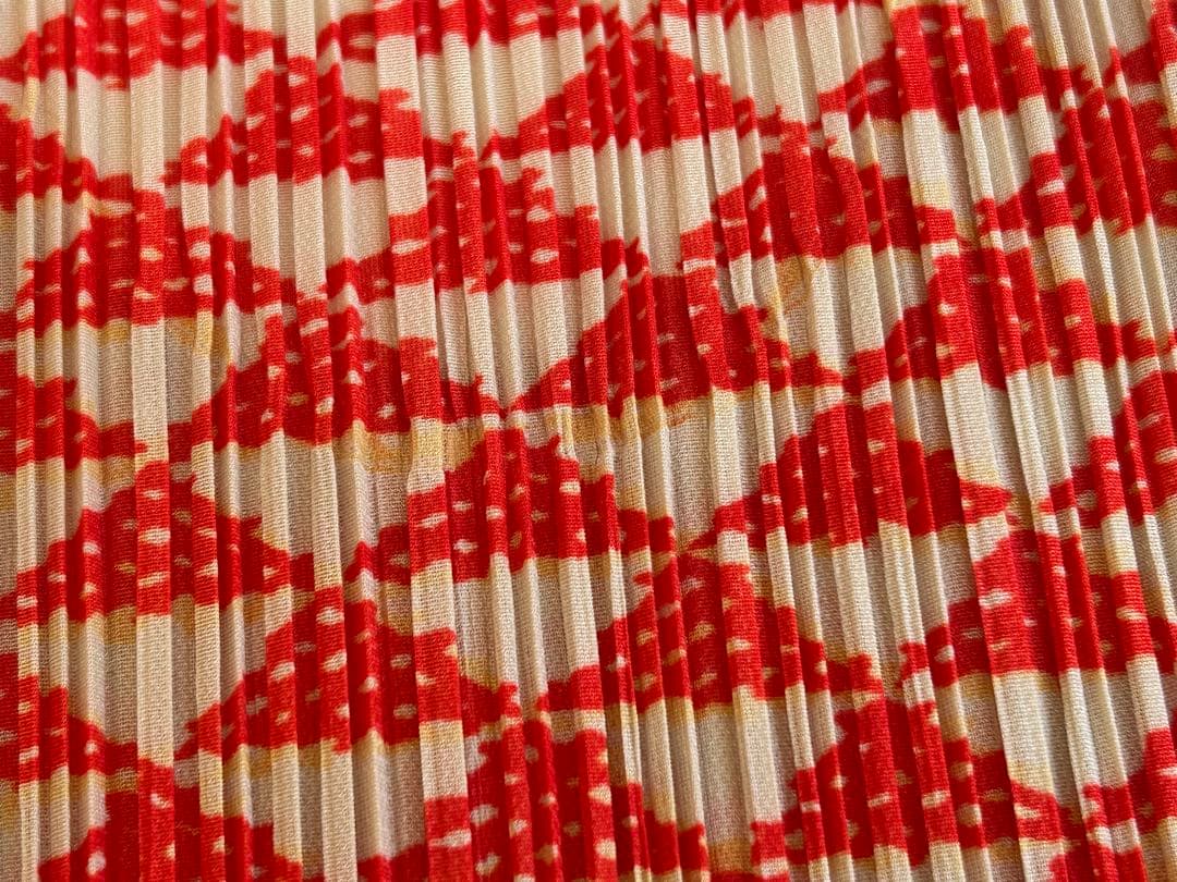 イッセイミヤケ プリーツプリーズ 半袖 赤系 柄入り