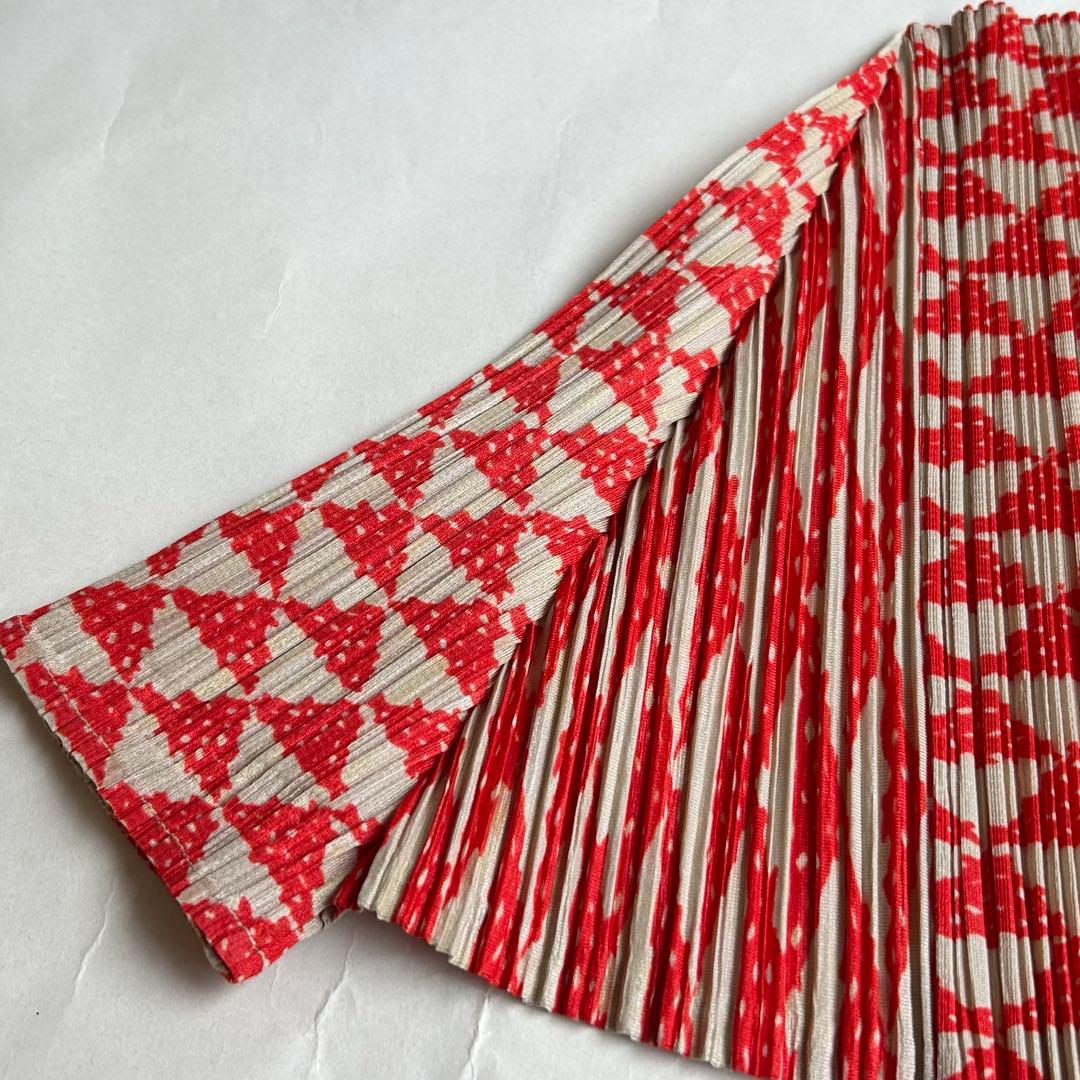 イッセイミヤケ プリーツプリーズ 半袖 赤系 柄入り