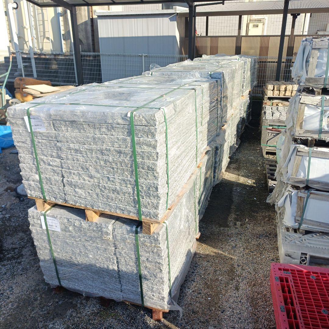ベトナム産白300✕600✕50ミリ敷石五面のみぎり仕上げ 計400枚セット