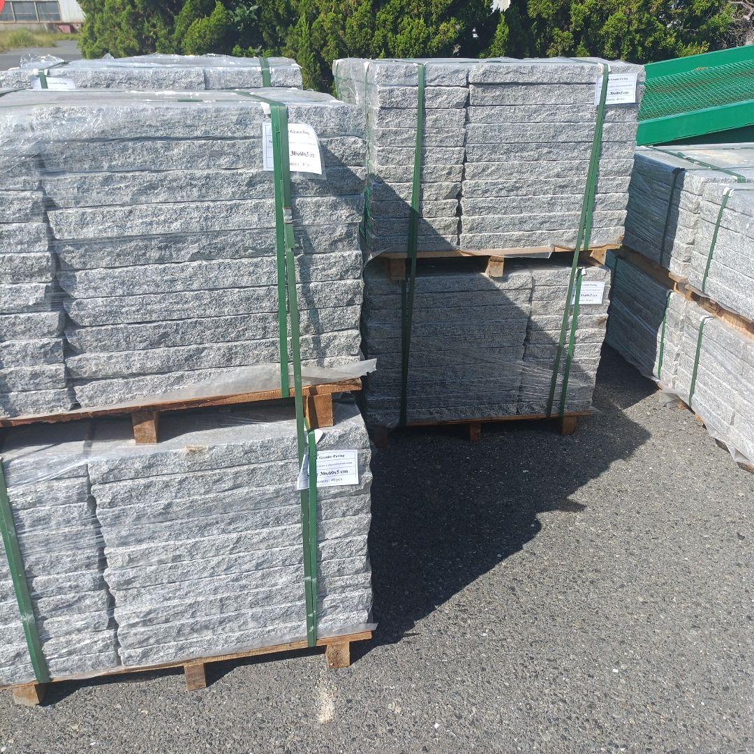 ベトナム産白300✕600✕50ミリ敷石五面のみぎり仕上げ 計400枚セット