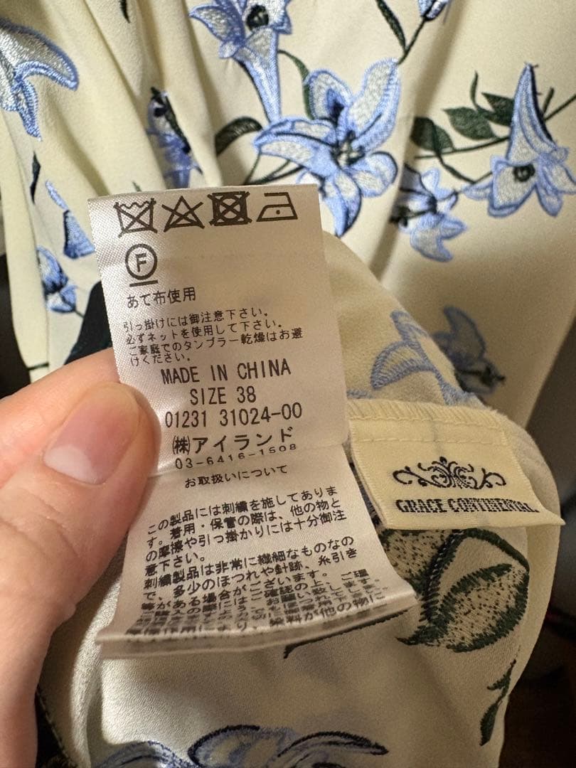 フラワー刺繍フレアワンピース