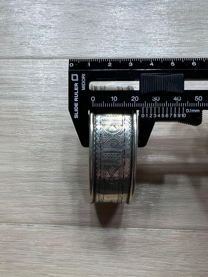 トゥアレグシルバー バングル トゥアレグ族 worldly wise