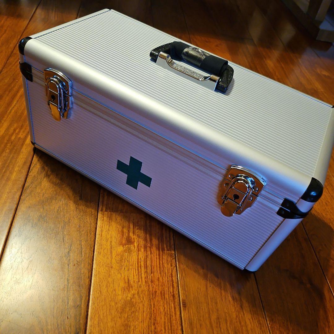 アルミ製救急箱 医療用品付き