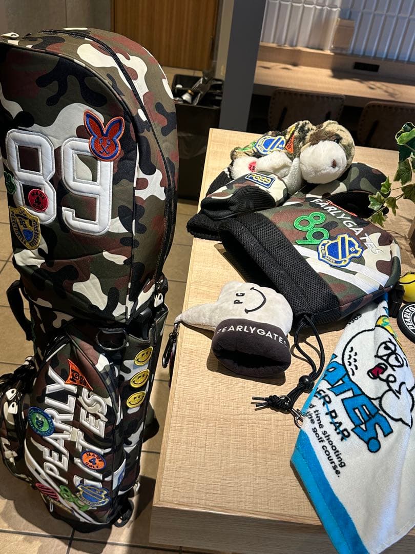 パーリーゲイツ ワッペンカモ柄 スタンド バッグ　ヘッドカバー付