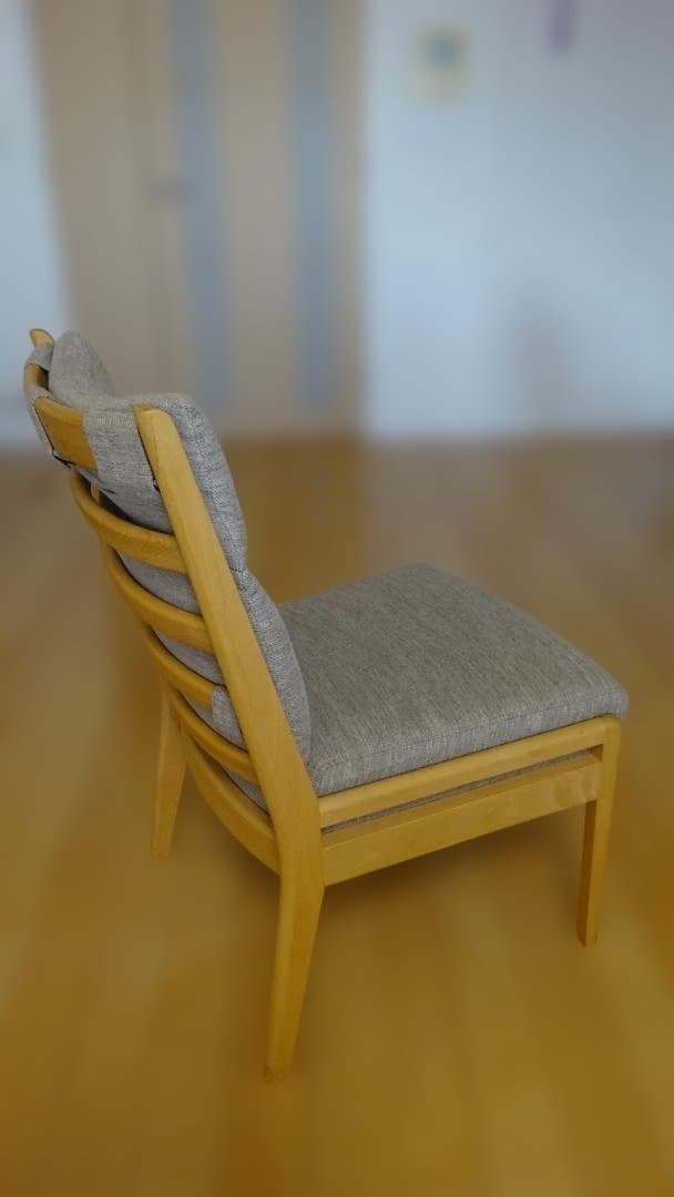 4.ソファのような座り心地(ニトリ C-27肘付き2脚+肘なし２脚）4脚セット