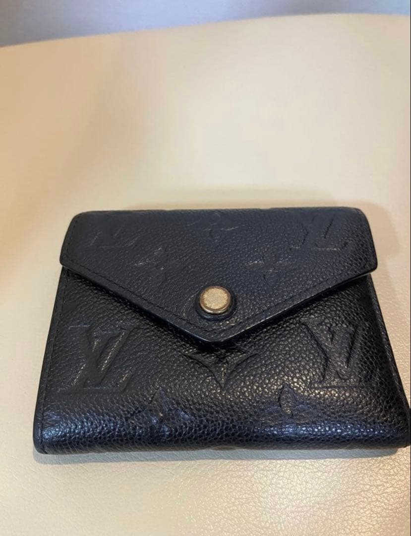 ノエ　LOUIS VUITTONポルトフォイユ・ヴィクトリーヌ三つ折り財布