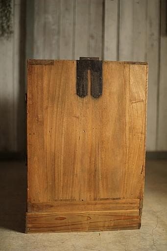 味のある木製の引き出し2段　チェスト　桐箪笥