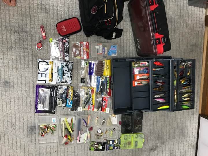 ルアー各種、ハードケース、肩掛けショルダーバッグセット