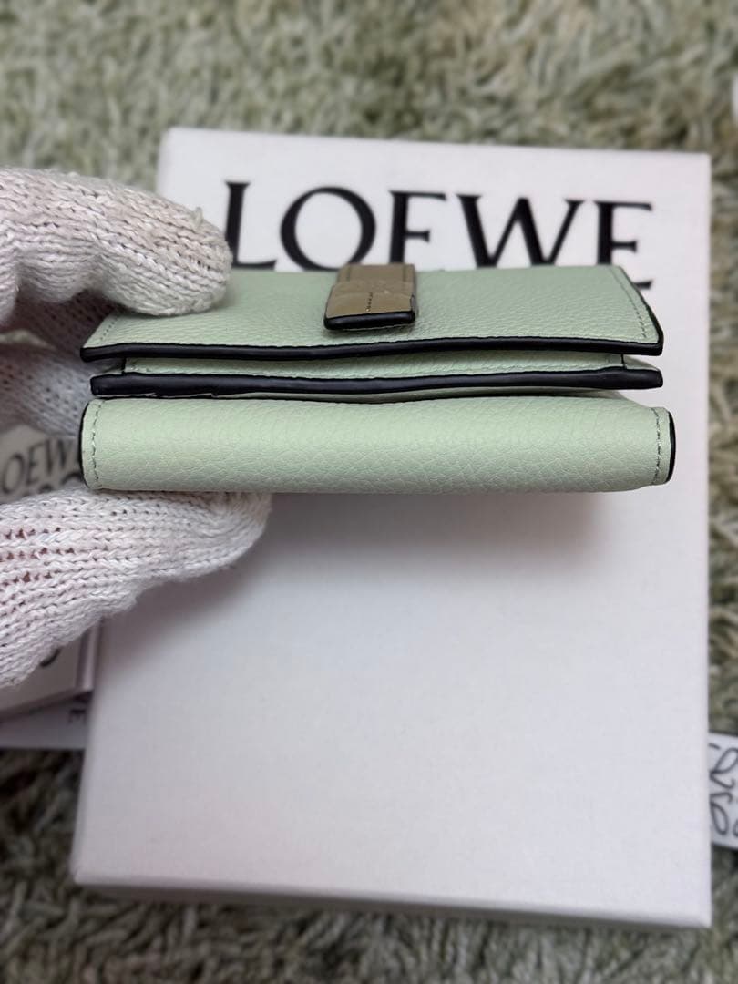 【新品】LOEWE トライフォールドウォレット フローズン/クレイ