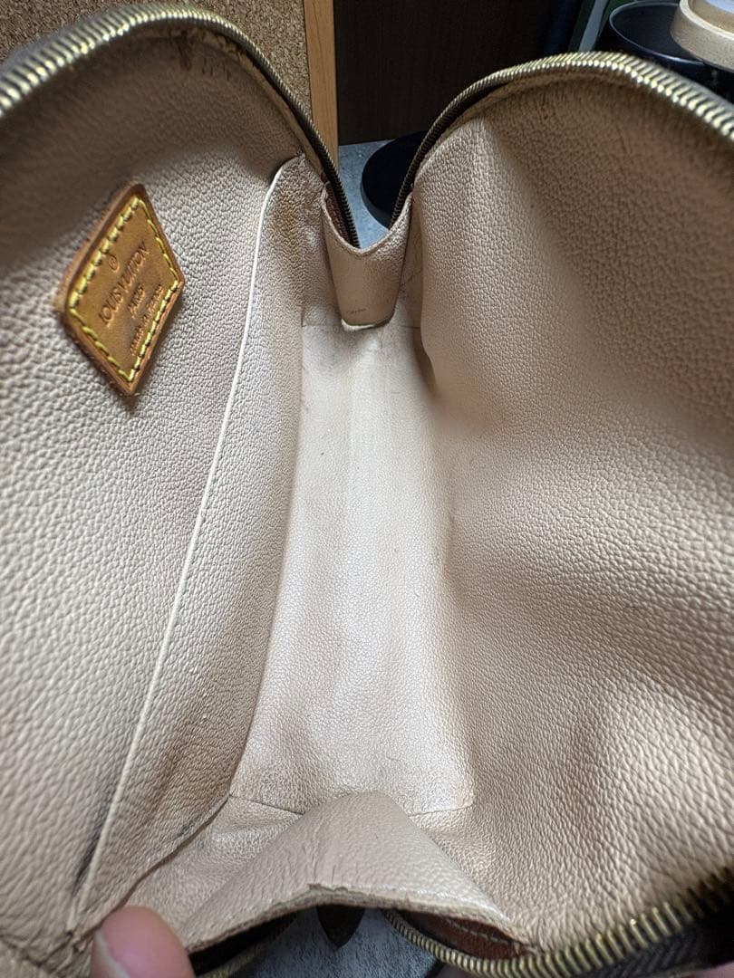 Louis Vuitton モノグラム コスメティックラウンドポーチ