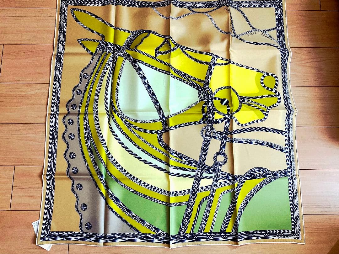 新品•未使用　HERMES ROBE DU SOIRスカーフ90cm　付属品有