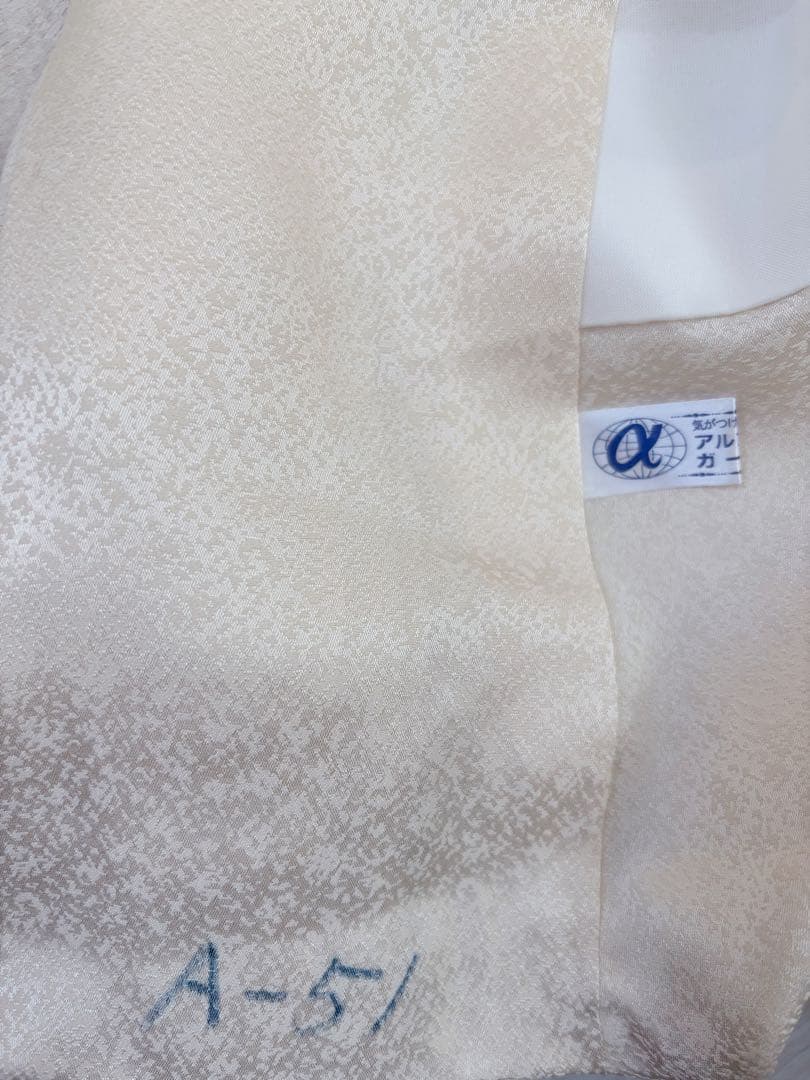 振袖正絹振袖フルセット　新品ボリューム有りのファー付き　牡丹薔薇　ラメ加工　黒白