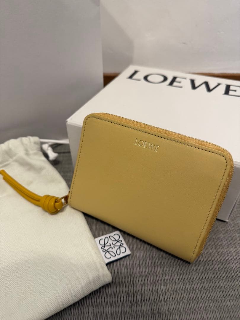 新品ロエベ ノットコンパクトジップアラウンド シャイニーナパカーフ 二つ折り財布