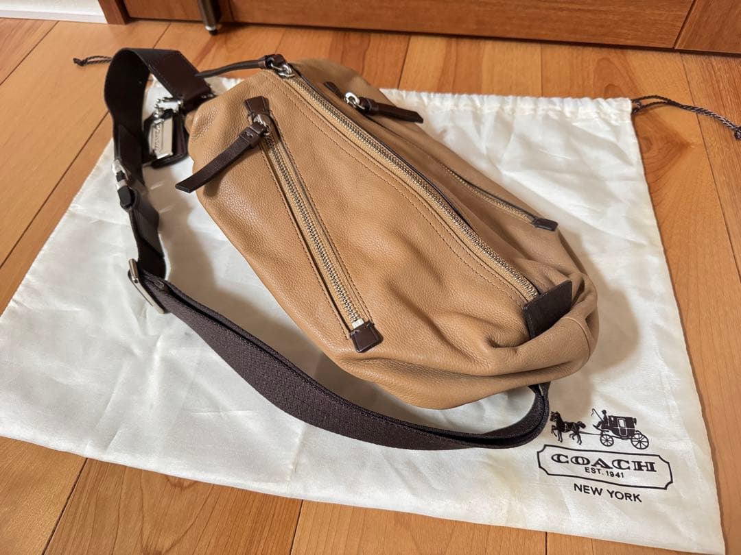 【値下げしました】COACH ボディバッグ ベージュ 保存袋付き