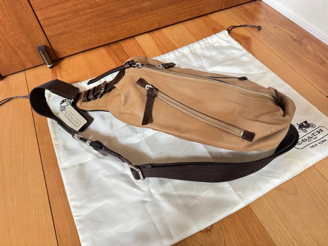 【値下げしました】COACH ボディバッグ ベージュ 保存袋付き