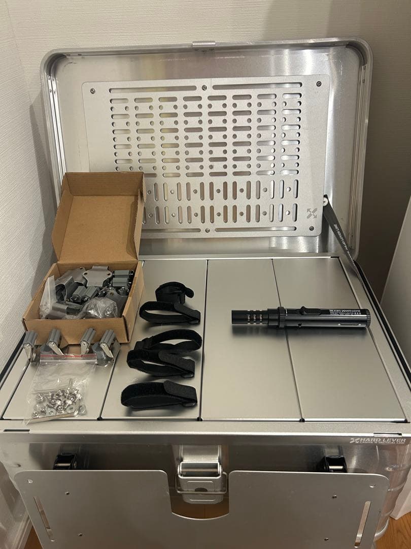 CAMVIL(ケムビル) アルミコンテナ カスタム 60Ｌ シルバー