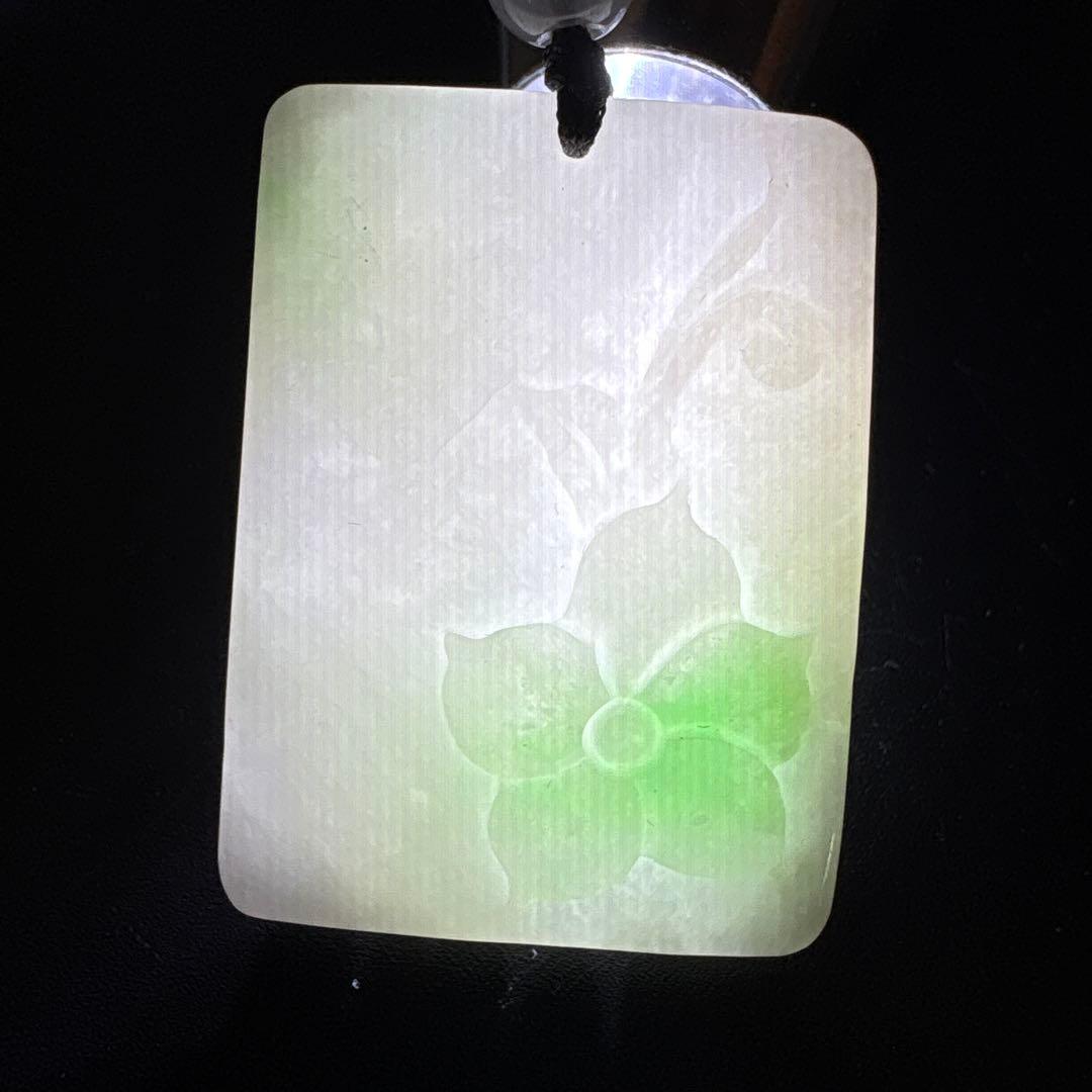 ❤️精巧に両面　彫刻された花と小鳥✳綺麗　ペンダント　高品質A 天然本翡翠　無処理